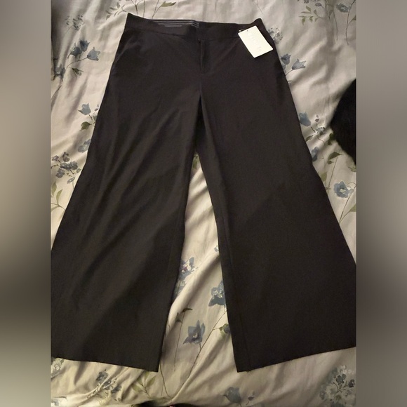 Athleta Pants - NWT Athleta Tribeca Crop Black Pants Womens Size  8